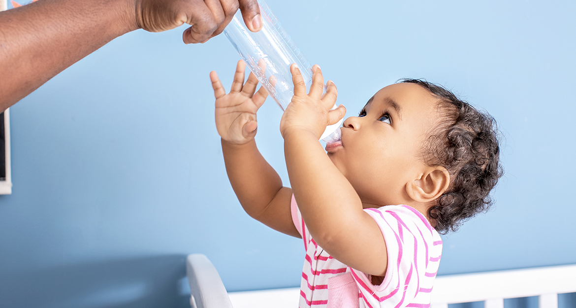 Cuándo dar agua a un bebé?